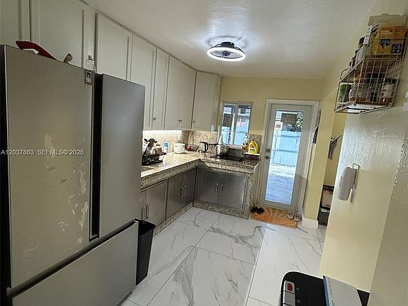 4th image of 5157 NE 5th Ave