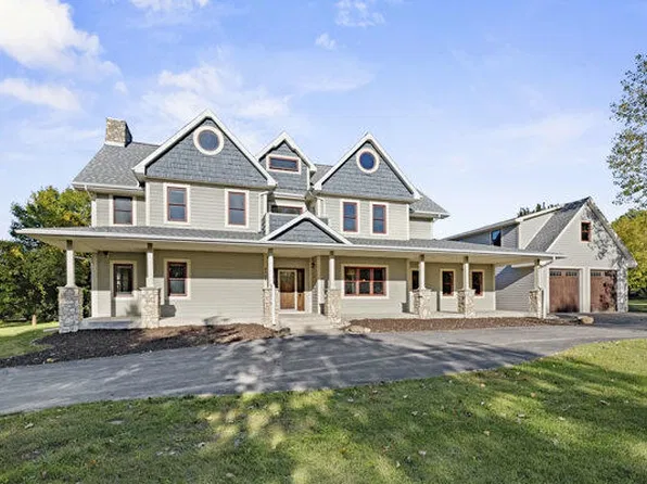 2006 Vermont Pl, Sturgeon Bay, WI 54235