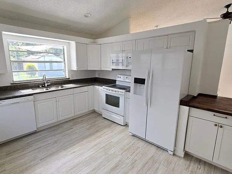 211 N Cervidae Dr — Photo 6