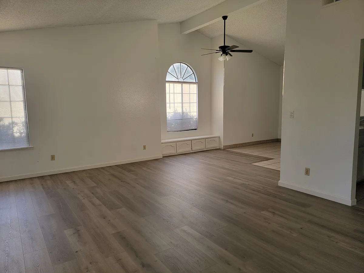 Building Photo - 4643 N Charles Ave #101