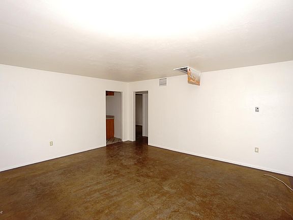 3rd image of 3325 E Bellevue St