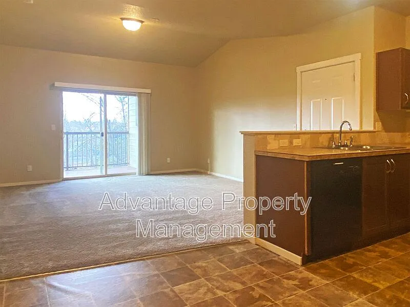 2 bed, 2.0 bath, 1090 sqft, $1,600 — Photo 4
