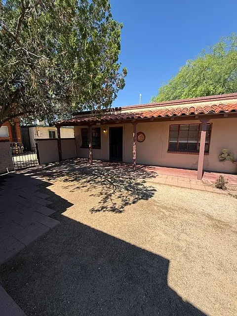 Studio, 1.0 bath, 400 sqft, $750 — Photo 2