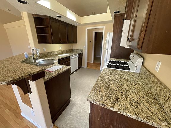 4th image of 1285 N Aster Pl