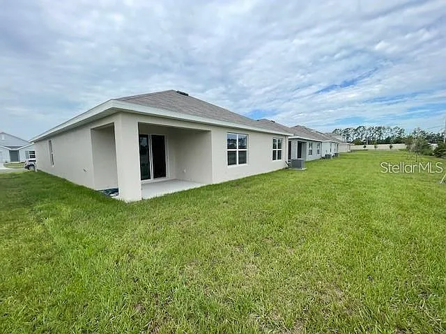 4 bed, 2.0 bath, 1827 sqft, $2,150 — Photo 4