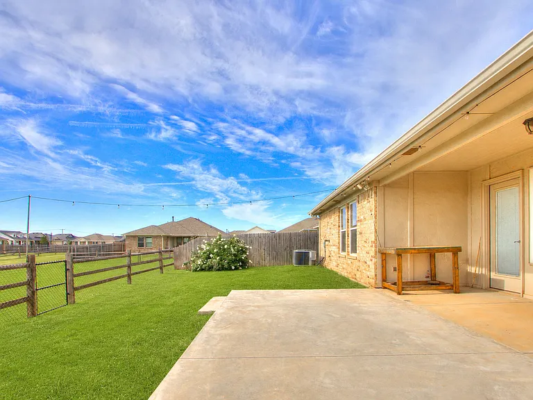 15704 Caney Dr — Photo 32