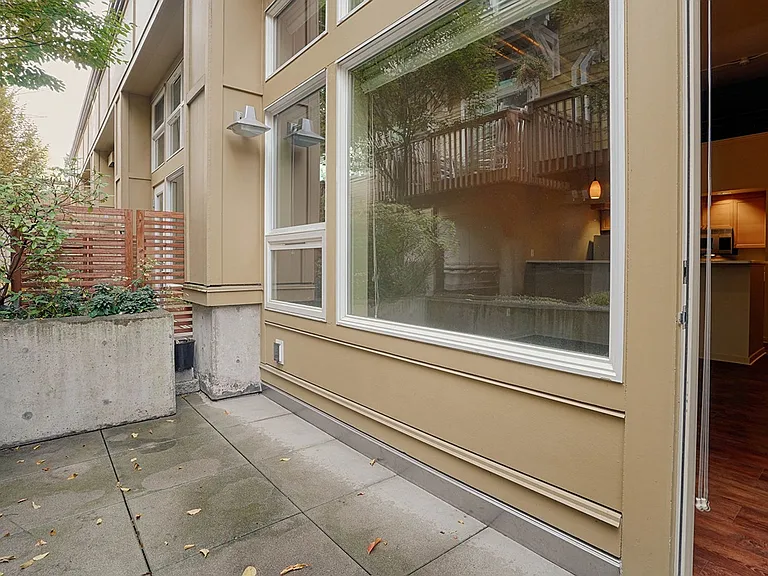Saxe Apartments — Photo 42