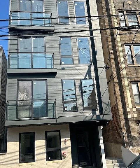 88 Romaine Ave — Photo 1