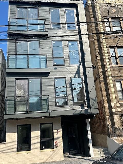 1st image of 88 Romaine Ave