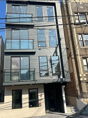 88 Romaine Ave Photo 1