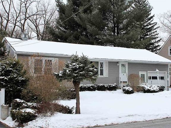 2nd image of 16 Oakwood Dr