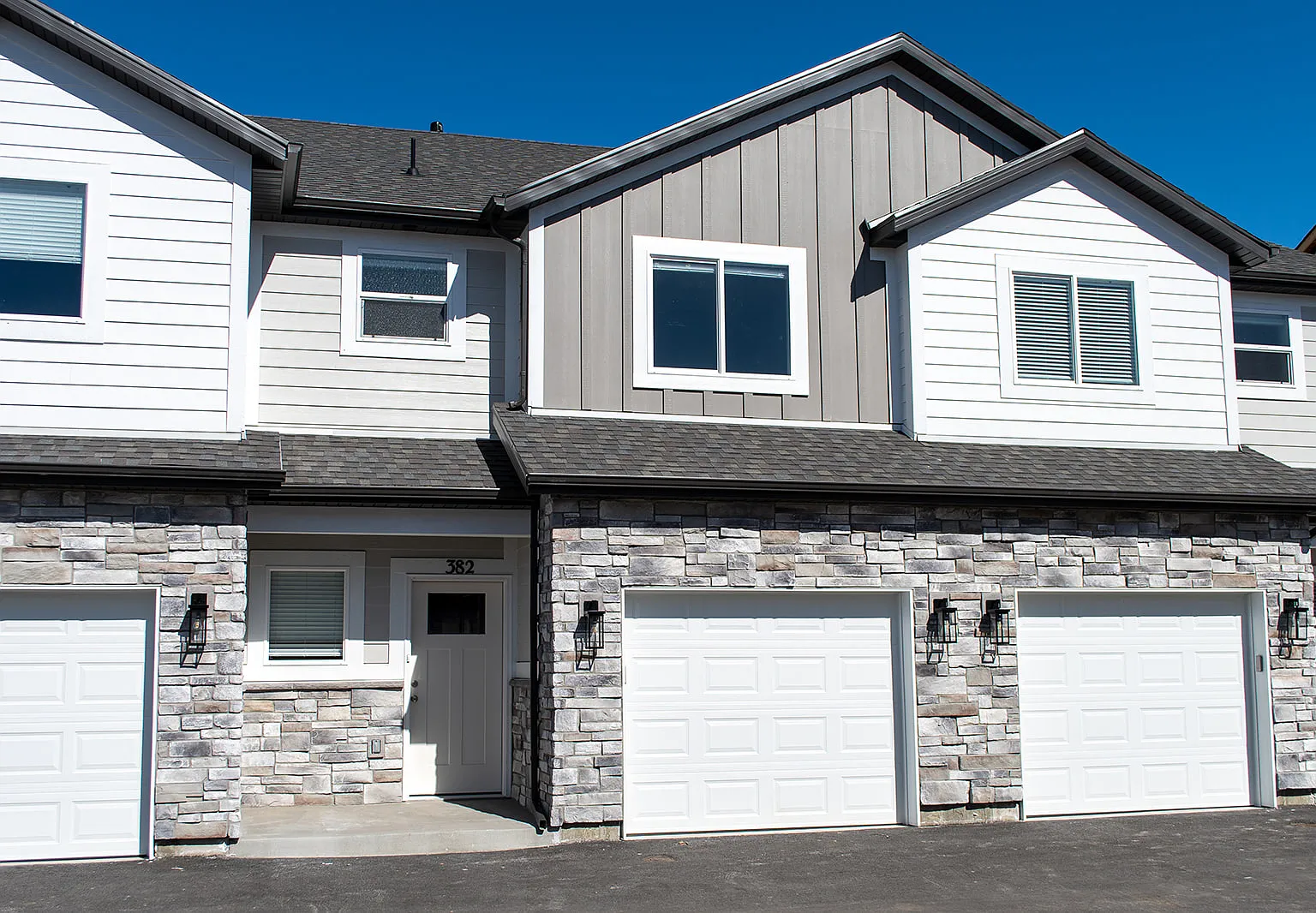 3 bed, 2.5 bath, 1395 sqft, $1,750 — Photo 1