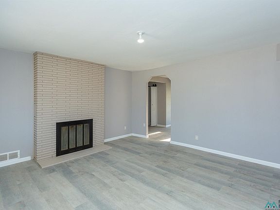 4th image of 403 S Pine Ave