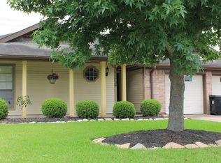 15734 Roxton Ridge Dr, Webster, TX 77598