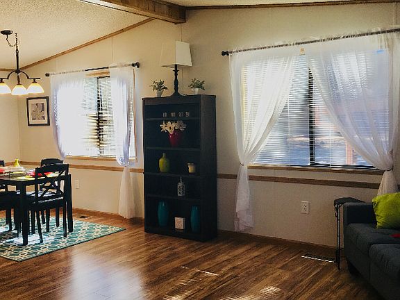 FRONT ROOM