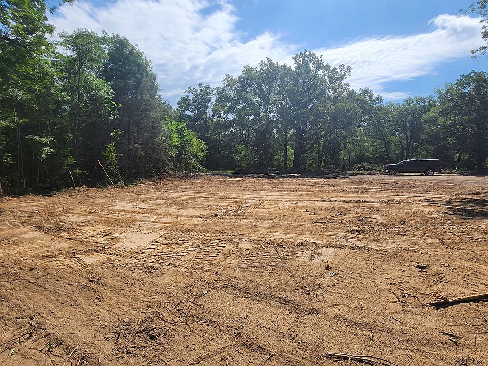 1st image of 102 Dogwood Dr