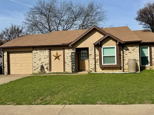 5665 Whitley Rd, Haltom City, TX 76148
