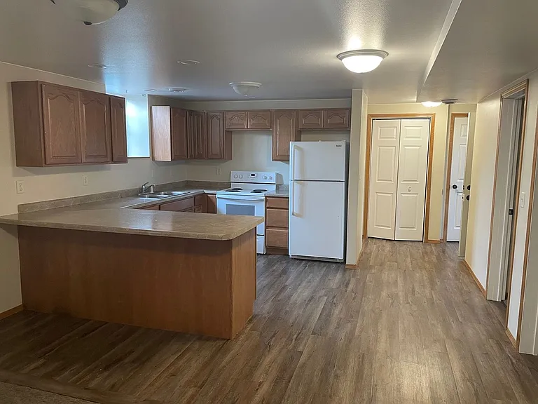 520 9th St SE — Photo 5