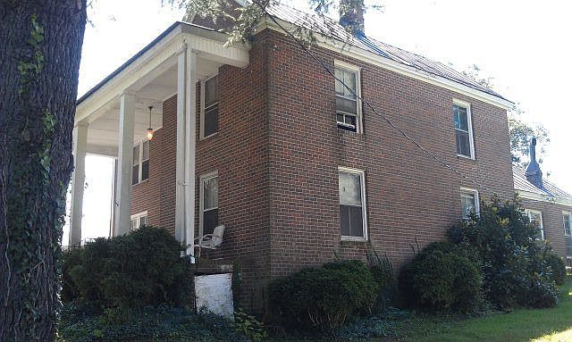 2nd image of 104 S Franklin St