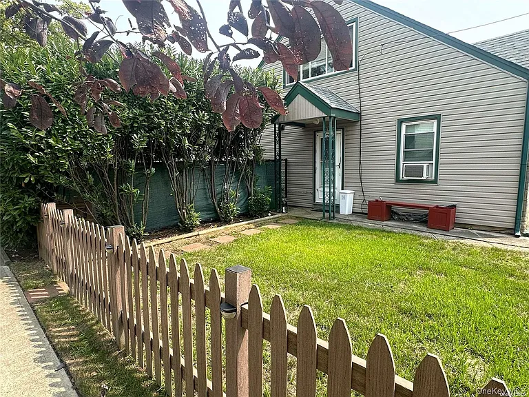 272 Lincoln Blvd — Photo 1