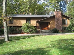 9 Mitchell Ln, Woodbridge, CT 06525