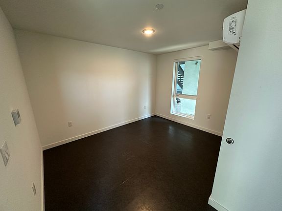 5th image of 2440 University Ave #123