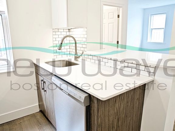 3rd image of 19 Queensberry St APT 5
