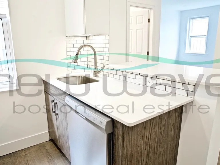 19 Queensberry St #5 — Photo 3