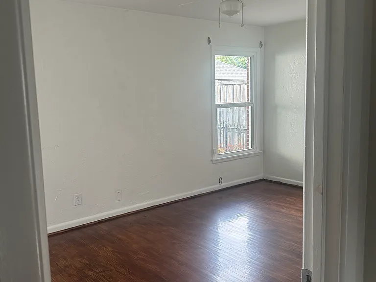 9850 Gooding Dr — Photo 6