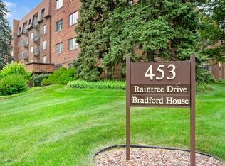 453 Raintree Dr Unit 4C, Glen Ellyn, IL 60137
