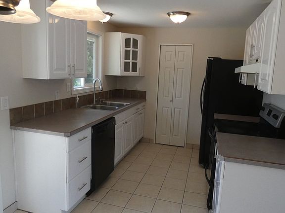 5th image of 711 NE 1st Ct