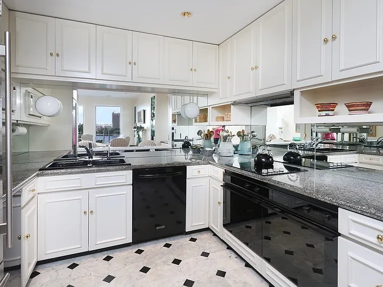 412 Beacon St #9 — Photo 4