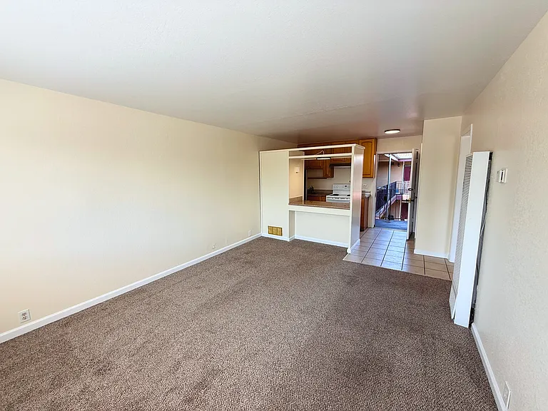 348 4th Ave #17 — Photo 2