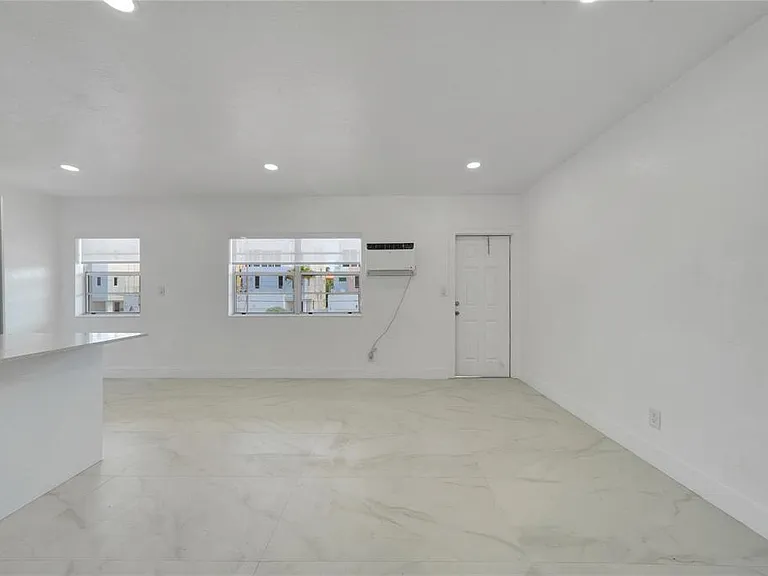 323 Elm St #7 — Photo 15