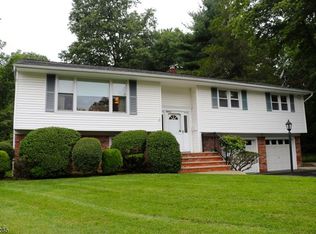3 Manor Rd, Livingston, NJ 07039