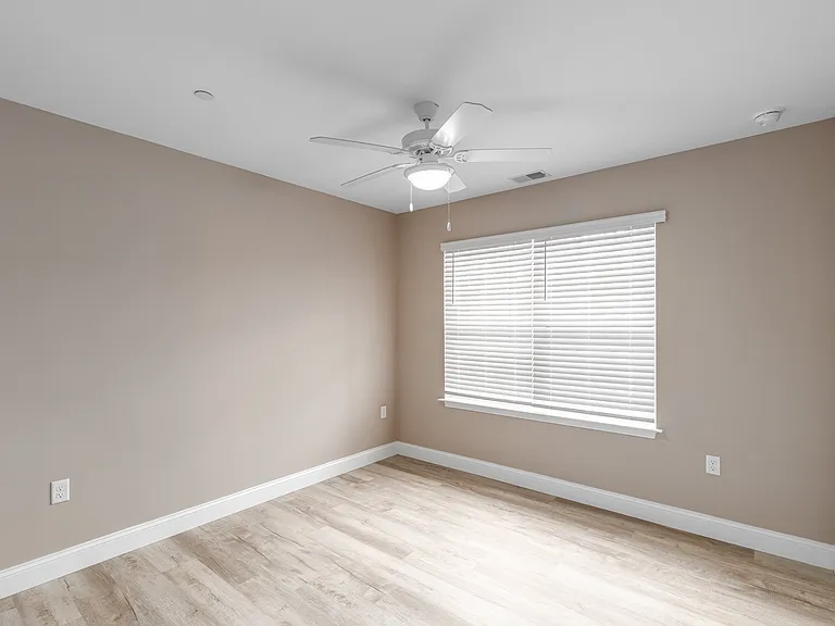 French Park Apartments — Photo 18