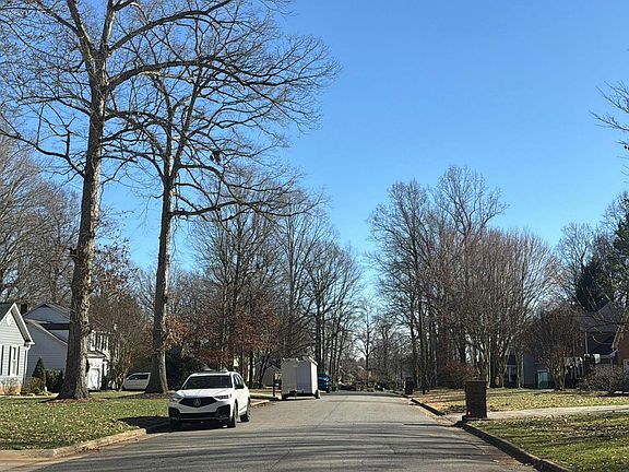 5th image of 104 Aspen Ave