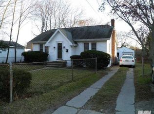 54 Fischer Ave, Islip Terrace, NY 11752