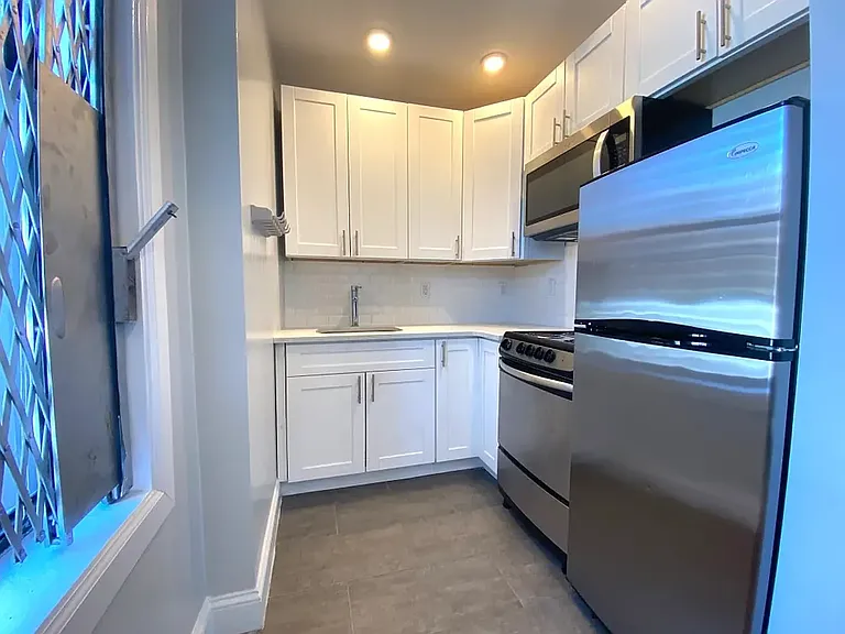 10 Vermilyea Ave #4D — Photo 2