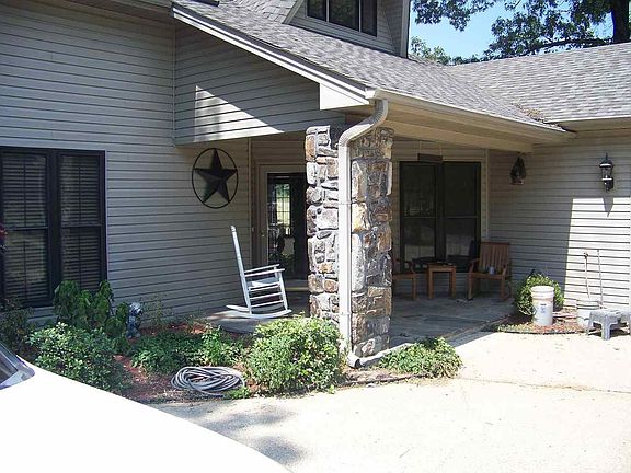 5th image of 207 Arlington Dr