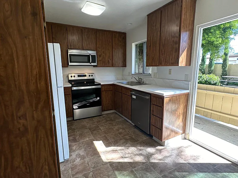 W Gonzales Rd — Photo 1