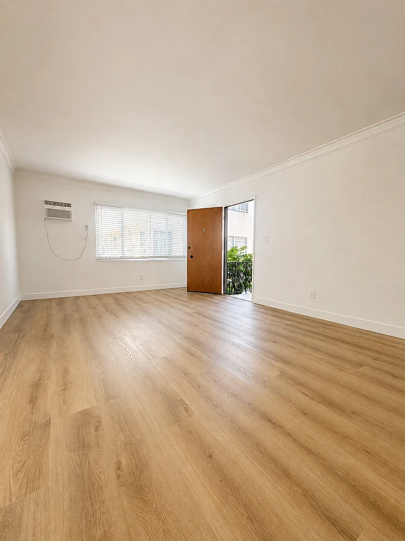 1221 S Holt Ave — Photo 4