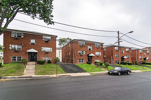 320 Eastern Pkwy Photo 1