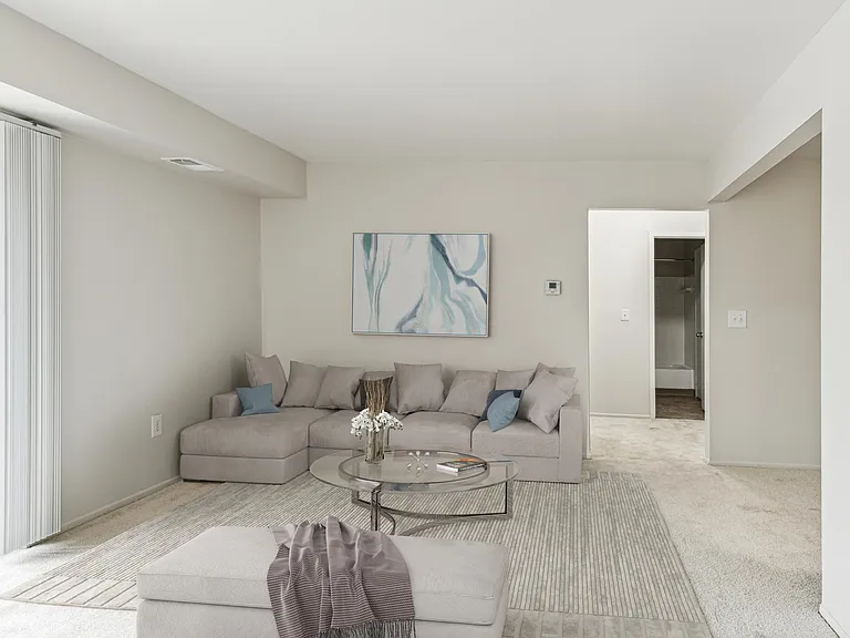 Pointe West Apartments — Photo 2