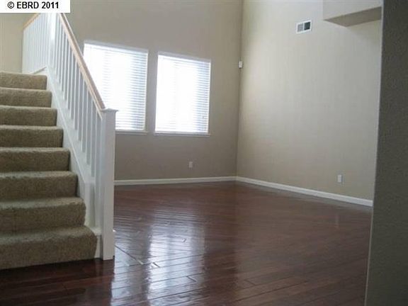 Living Rm/Hardwood Floor