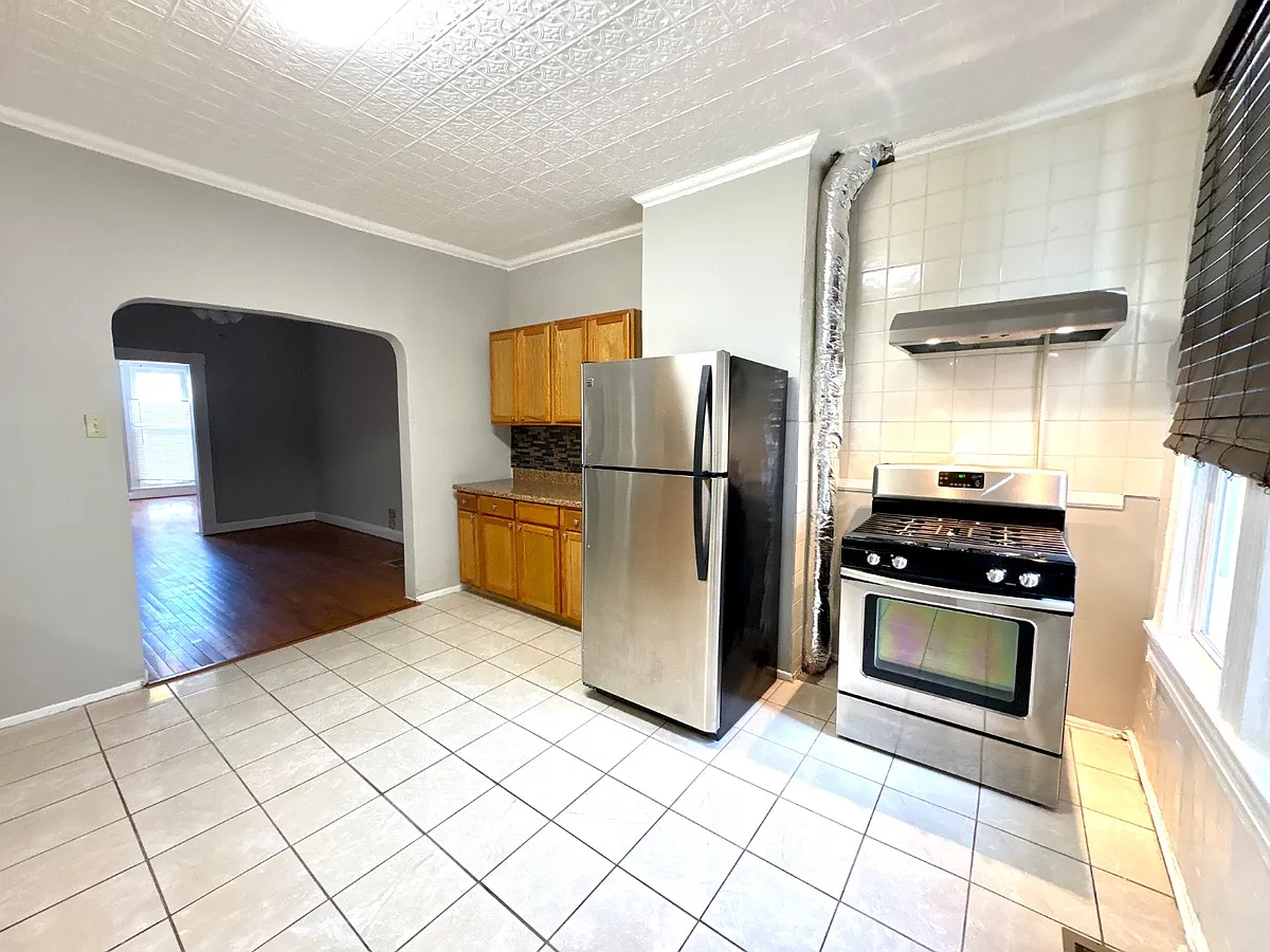 Unit Photo - 2507 W Fayette St #2507
