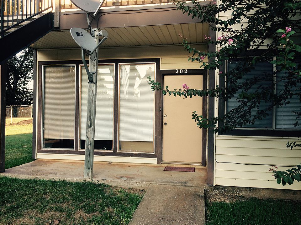 1st image of 908 Pearl St APT 202