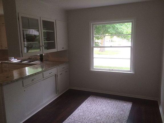 3rd image of 652 Columbia Ave