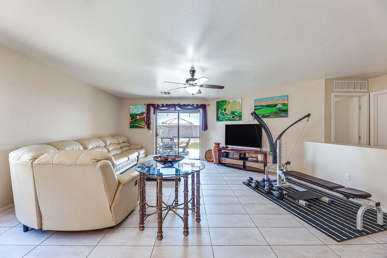4 bed, 2.0 bath, 1969 sqft, $4,257 — Photo 4
