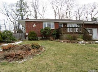 18 Regina Dr, Commack, NY 11725
